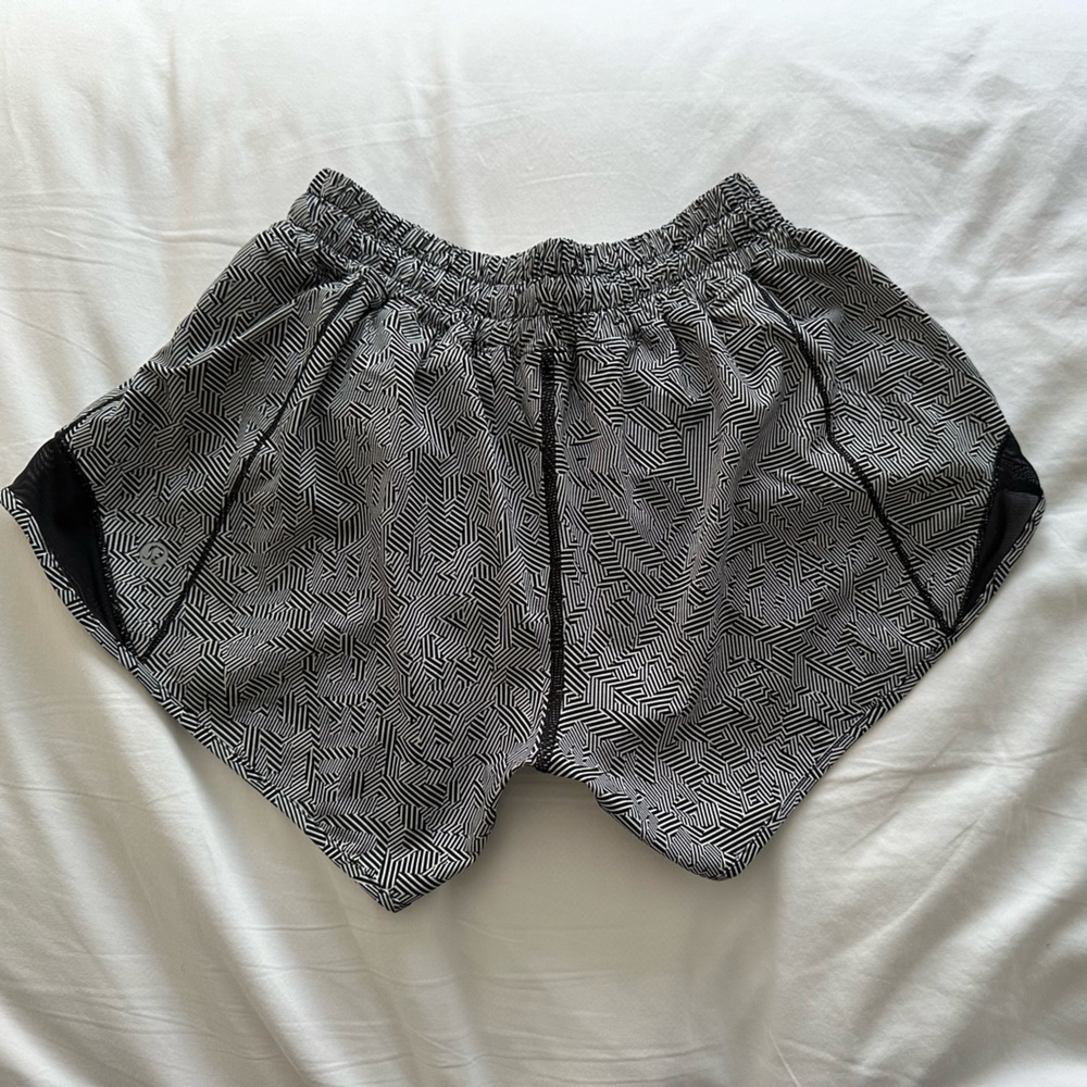 Lululemon SeaWheeze 2020 Hotty Hot Short Long 4”